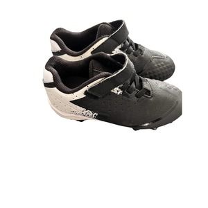 Athletic works boys baseball cleats white/black size 11